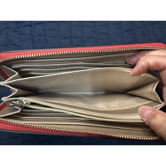 Wallet Guess large women's laurel slg ZG850046 Retail $200 + Does Have Rubbing - Picture 12 of 16